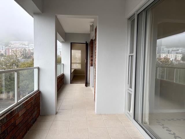 To Let 4 Bedroom Property for Rent in Sea Point Western Cape